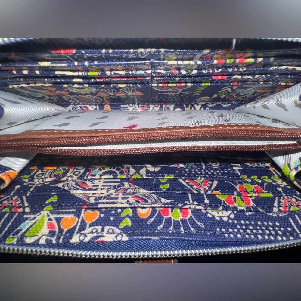 Sakroots Large Smartphone Crossbody Wristlet - Picture 4 of 4